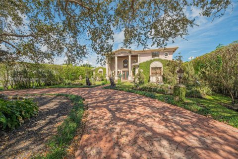 House in Hollywood, Florida 5 bedrooms, 252.69 sq.m. № 1713547 - photo 8