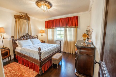House in Hollywood, Florida 5 bedrooms, 252.69 sq.m. № 1713547 - photo 22