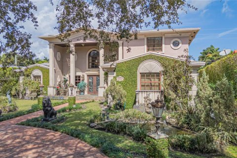 House in Hollywood, Florida 5 bedrooms, 252.69 sq.m. № 1713547 - photo 7