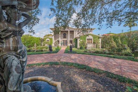 House in Hollywood, Florida 5 bedrooms, 252.69 sq.m. № 1713547 - photo 9