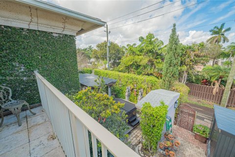 House in Hollywood, Florida 5 bedrooms, 252.69 sq.m. № 1713547 - photo 27