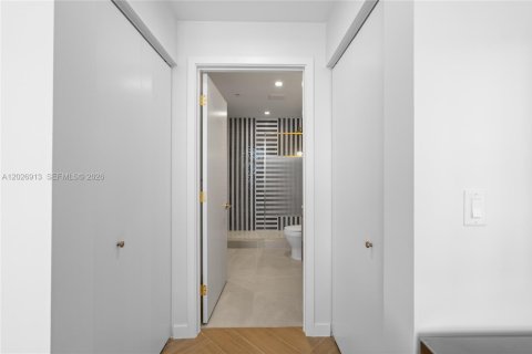 Condo in Miami, Florida, 1 bedroom № 2077580 - photo 20