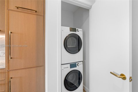 Condo in Miami, Florida, 1 bedroom № 2077580 - photo 13