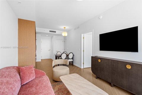 Condo in Miami, Florida, 1 bedroom № 2077580 - photo 4