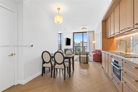 Condo in Miami, Florida, 1 bedroom № 2077580 - photo 6