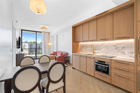 Condo in Miami, Florida, 1 bedroom № 2077580 - photo 7
