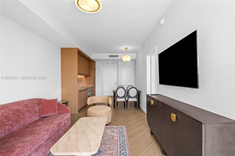Condo in Miami, Florida, 1 bedroom № 2077580 - photo 3