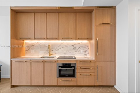 Condo in Miami, Florida, 1 bedroom № 2077580 - photo 8