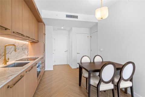 Condo in Miami, Florida, 1 bedroom № 2077580 - photo 16