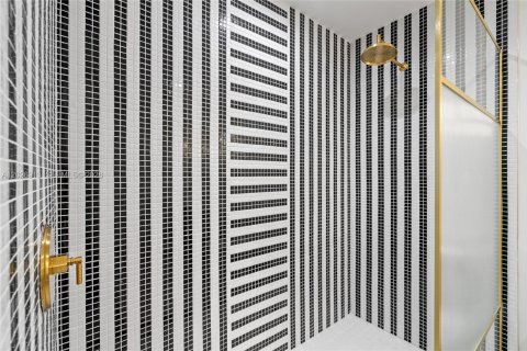 Condo in Miami, Florida, 1 bedroom № 2077580 - photo 28