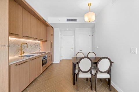 Condo in Miami, Florida, 1 bedroom № 2077580 - photo 15