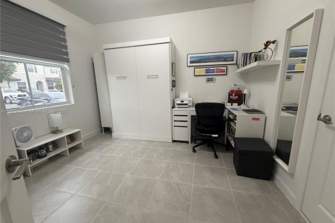 Снять в аренду виллу или дом в Майами, Флорида 3 спальни, 123.37м2, № 1924420 - фото 10