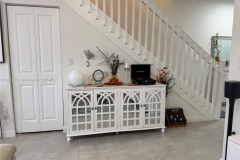 Снять в аренду виллу или дом в Майами, Флорида 3 спальни, 123.37м2, № 1924420 - фото 8