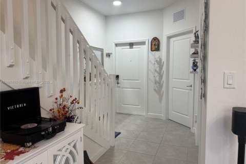 Снять в аренду виллу или дом в Майами, Флорида 3 спальни, 123.37м2, № 1924420 - фото 9