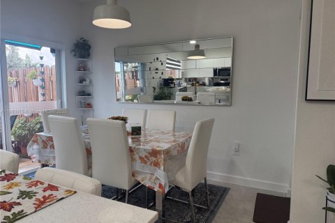 Снять в аренду виллу или дом в Майами, Флорида 3 спальни, 123.37м2, № 1924420 - фото 3