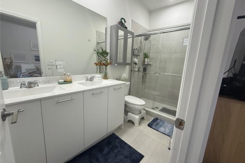 Снять в аренду виллу или дом в Майами, Флорида 3 спальни, 123.37м2, № 1924420 - фото 17