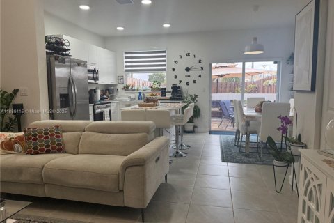 Снять в аренду виллу или дом в Майами, Флорида 3 спальни, 123.37м2, № 1924420 - фото 7