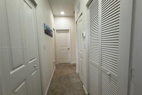 Снять в аренду виллу или дом в Майами, Флорида 3 спальни, 123.37м2, № 1924420 - фото 14