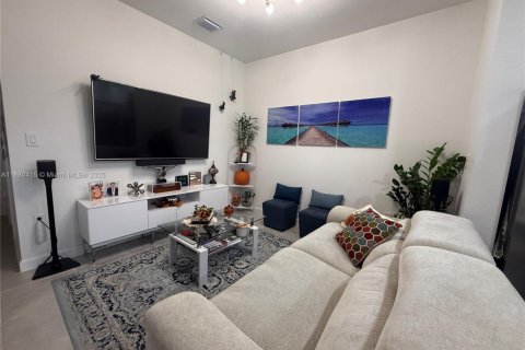 Снять в аренду виллу или дом в Майами, Флорида 3 спальни, 123.37м2, № 1924420 - фото 5