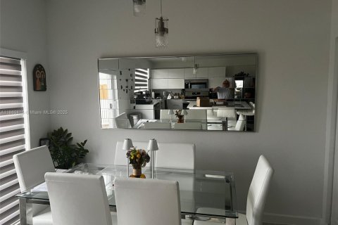 Снять в аренду виллу или дом в Майами, Флорида 3 спальни, 123.37м2, № 1924420 - фото 26