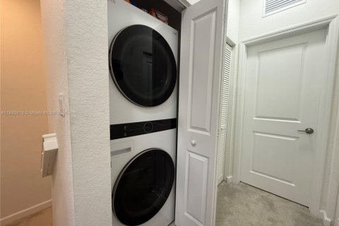 Снять в аренду виллу или дом в Майами, Флорида 3 спальни, 123.37м2, № 1924420 - фото 21