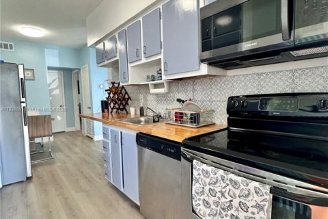 Condo in Hollywood, Florida, 1 bedroom  № 1819763 - photo 8