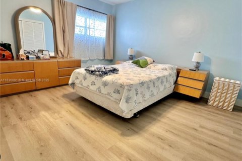 Condo in Hollywood, Florida, 1 bedroom  № 1819763 - photo 13