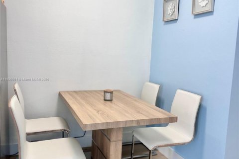 Condo in Hollywood, Florida, 1 bedroom  № 1819763 - photo 7