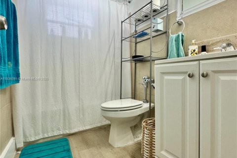 Condo in Hollywood, Florida, 1 bedroom  № 1819763 - photo 12