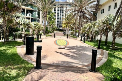 Condo in Hollywood, Florida, 1 bedroom  № 1819763 - photo 3