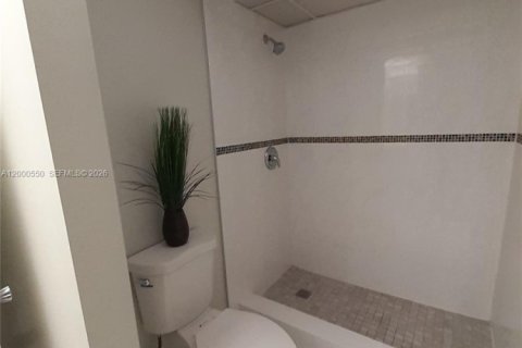 Купить кондоминиум в Майами, Флорида 2 спальни, 91.51м2, № 2065962 - фото 4