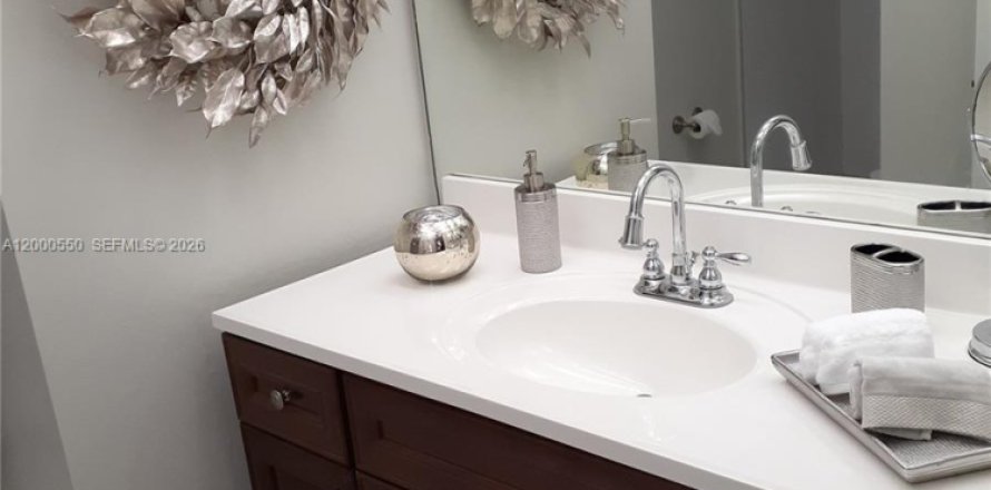 Кондоминиум с 2 спальнями в Майами, Флорида № 2065962