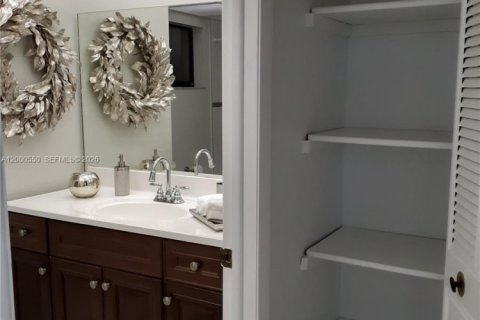 Купить кондоминиум в Майами, Флорида 2 спальни, 91.51м2, № 2065962 - фото 3