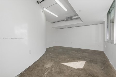 Propiedad comercial en venta en Miami Beach, Florida № 1820131 - foto 10