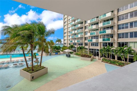 Propiedad comercial en venta en Miami Beach, Florida № 1820131 - foto 2