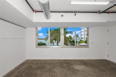 Propiedad comercial en venta en Miami Beach, Florida № 1820131 - foto 6