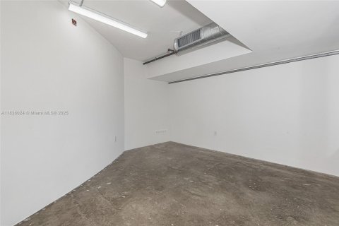 Propiedad comercial en venta en Miami Beach, Florida № 1820131 - foto 9