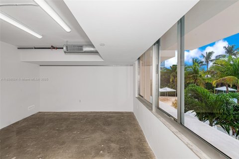 Propiedad comercial en venta en Miami Beach, Florida № 1820131 - foto 4