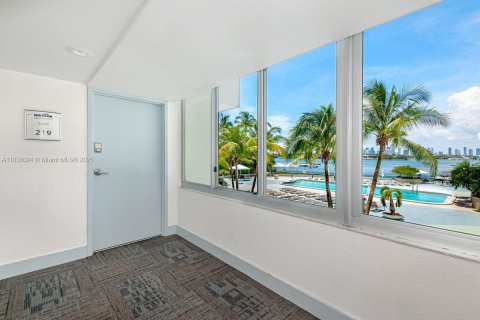 Propiedad comercial en venta en Miami Beach, Florida № 1820131 - foto 1