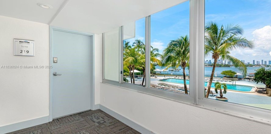 Propiedad comercial en Miami Beach, Florida № 1820131