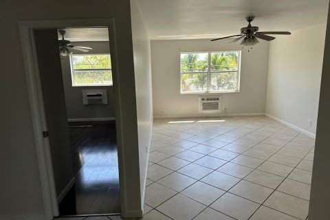 Condominio en Pompano Beach, Florida, 1 dormitorio № 2240665