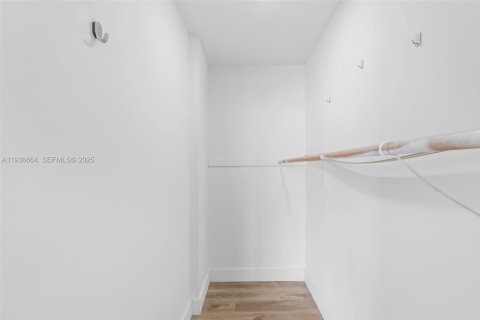 Copropriété à vendre à Miami, Floride: 2 chambres, 71.26 m2 № 1994721 - photo 12