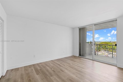 Copropriété à vendre à Miami, Floride: 2 chambres, 71.26 m2 № 1994721 - photo 10