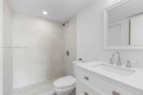 Copropriété à vendre à Miami, Floride: 2 chambres, 71.26 m2 № 1994721 - photo 11
