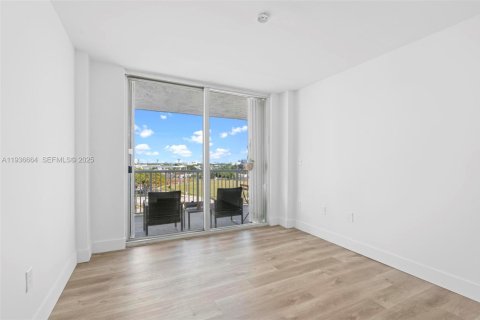 Copropriété à vendre à Miami, Floride: 2 chambres, 71.26 m2 № 1994721 - photo 13