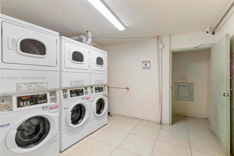 Copropriété à vendre à Miami, Floride: 2 chambres, 71.26 m2 № 1994721 - photo 17