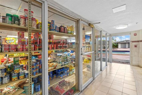 Copropriété à vendre à Miami, Floride: 2 chambres, 71.26 m2 № 1994721 - photo 18