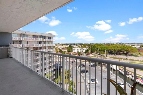 Copropriété à vendre à Miami, Floride: 2 chambres, 71.26 m2 № 1994721 - photo 15