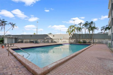 Copropriété à vendre à Miami, Floride: 2 chambres, 71.26 m2 № 1994721 - photo 20