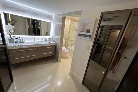 Condo in Aventura, Florida, 2 bedrooms № 2055321 - photo 9
